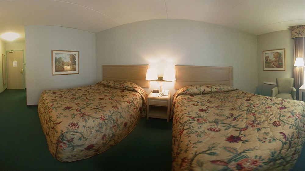 Super 8 By Wyndham Augusta Motel Exterior photo
