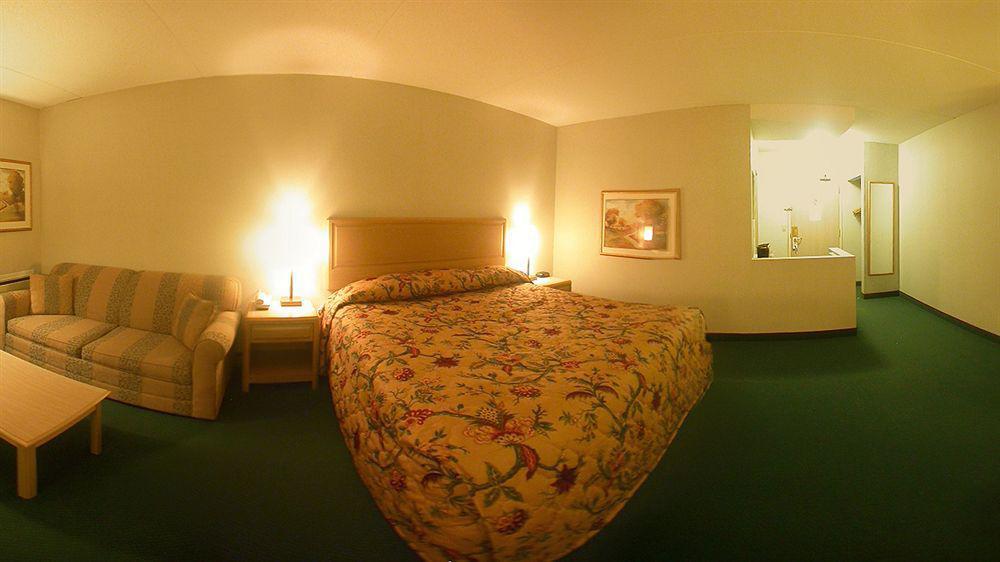 Super 8 By Wyndham Augusta Motel Exterior photo